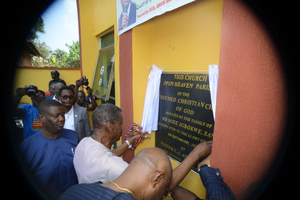 Pastor E. A. Adeboye dedicating new parishes at RCCG Anambra Province 2